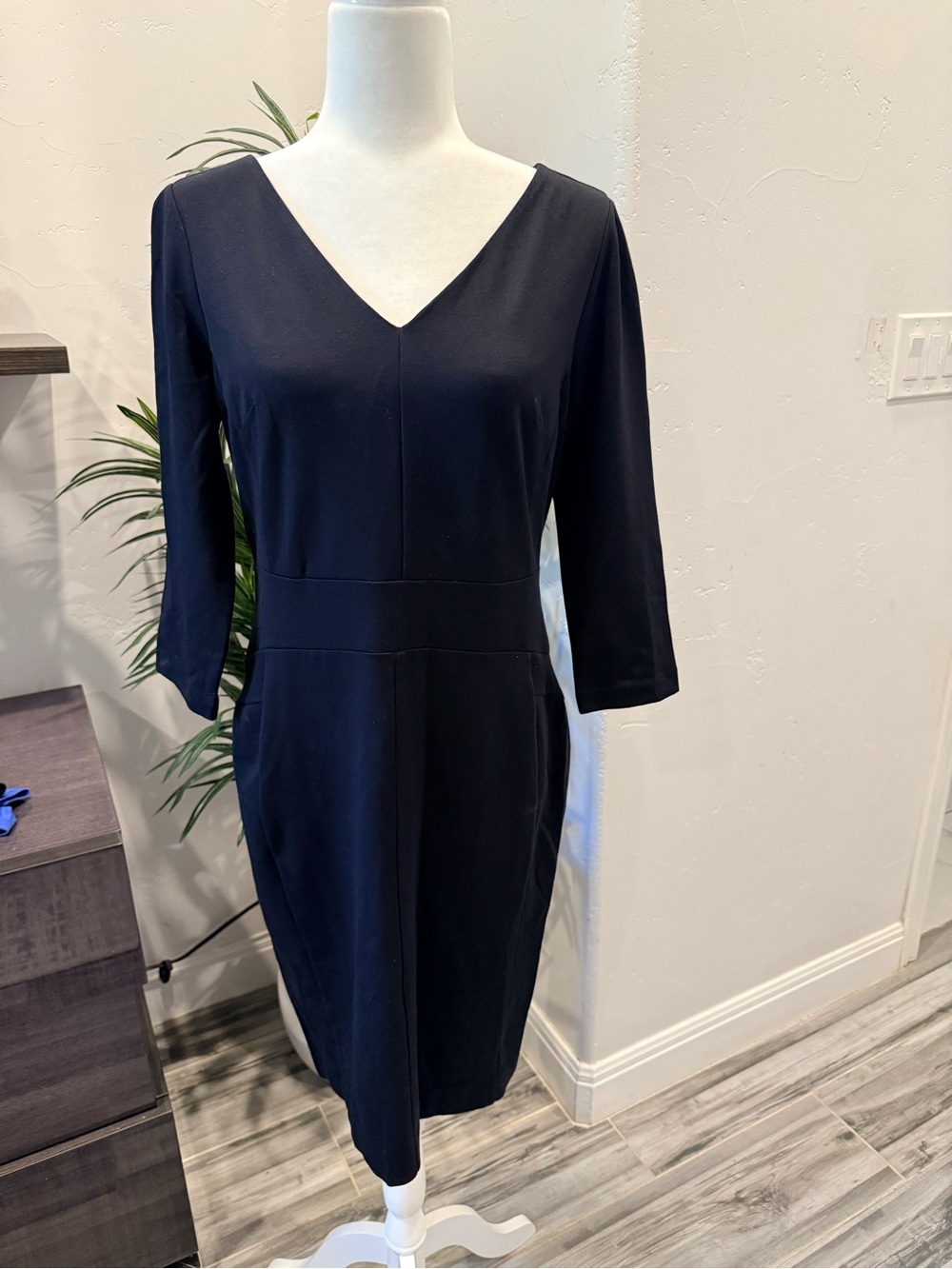 Ann Taylor Black V-Neck Long Sleeve Sheath Dress